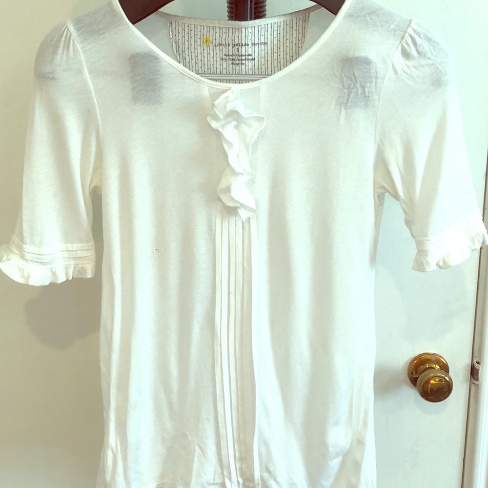 Little yellow button cream tee